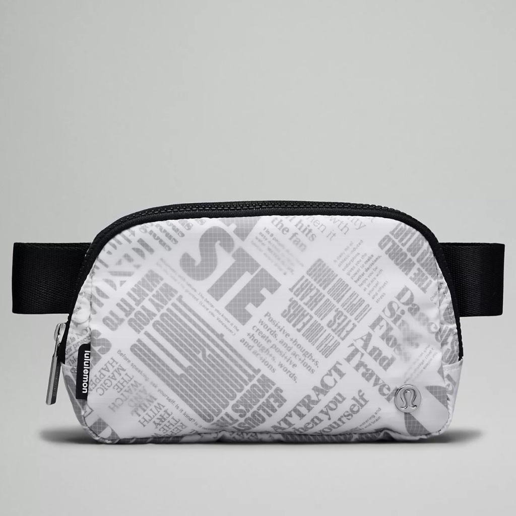 Lululemon Everywhere Belt Bag In Manifesto Print Wht/Blk 1 L